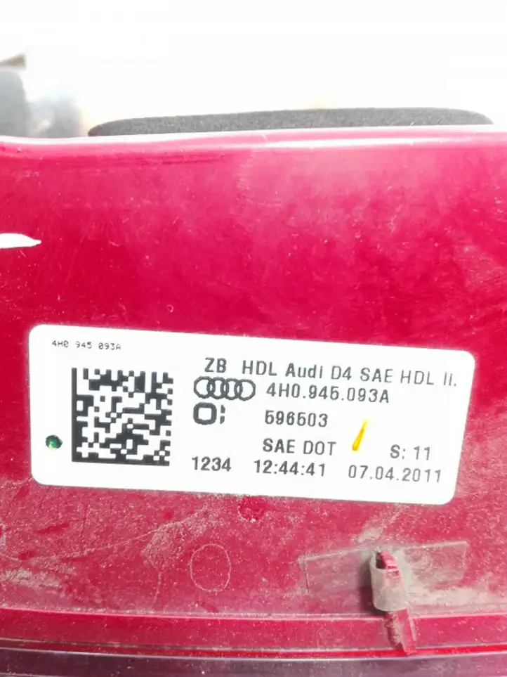 Audi A8 S8 D4 4H (2010 - 2014) 4H0945093A Задний фонарь в крышке багажника — фото 3