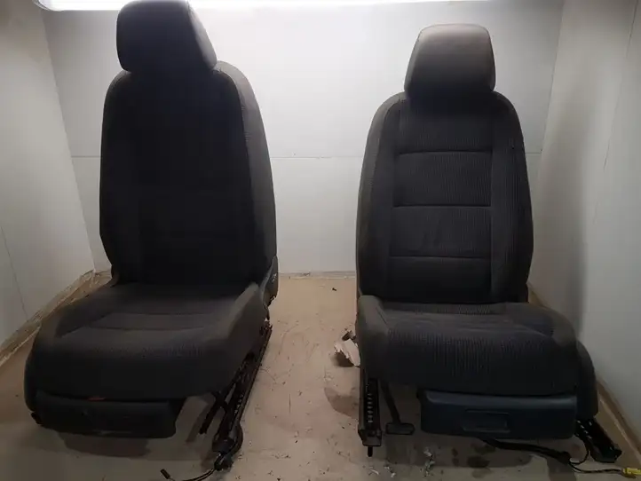 Volkswagen Jetta V (2005 - 2010) 1K4881106KK Переднее двойное сиденье — фото 1