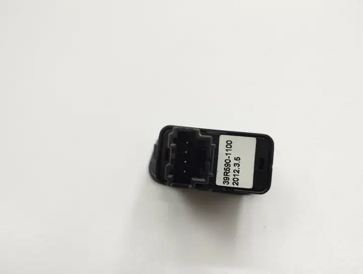 Hyundai i40 (2011 - ) 39R5901100 Кнопка закрытия крышки багажника — фото 4