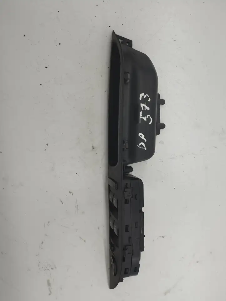 BMW 5 E60 E61 (2004 - 2010) 9122110 Кнопка стеклоподъемников — фото 5