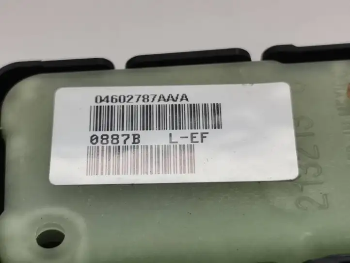 Chrysler 300 - 300C (2005 - 2011) 04602787AA Блок кнопок стеклоподъемников — фото 2