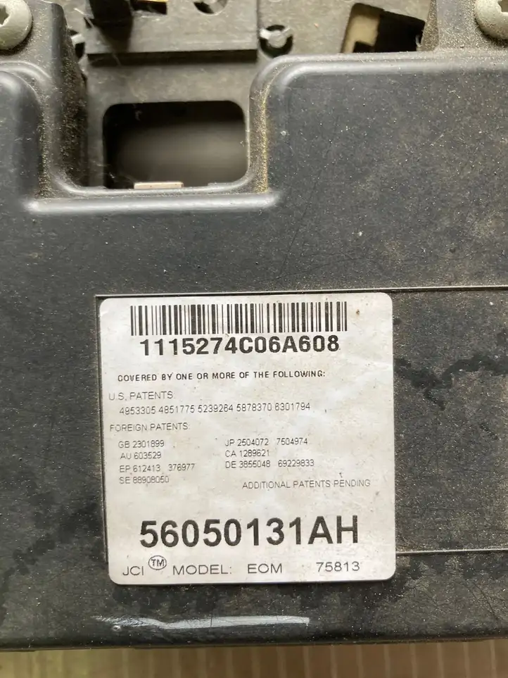 Chrysler 300 - 300C (2005 - 2011) 56050131AH Задняя подсветка — фото 2