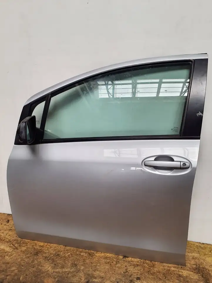 Toyota Yaris (2005 - 2009) Дверь — фото 1