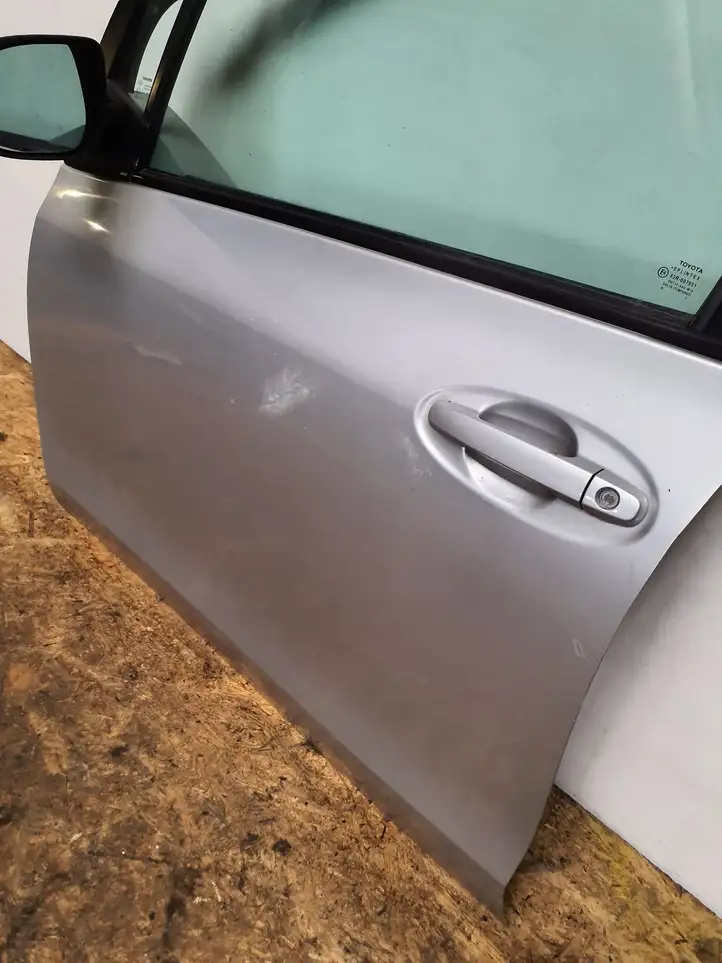 Toyota Yaris (2005 - 2009) Дверь — фото 3