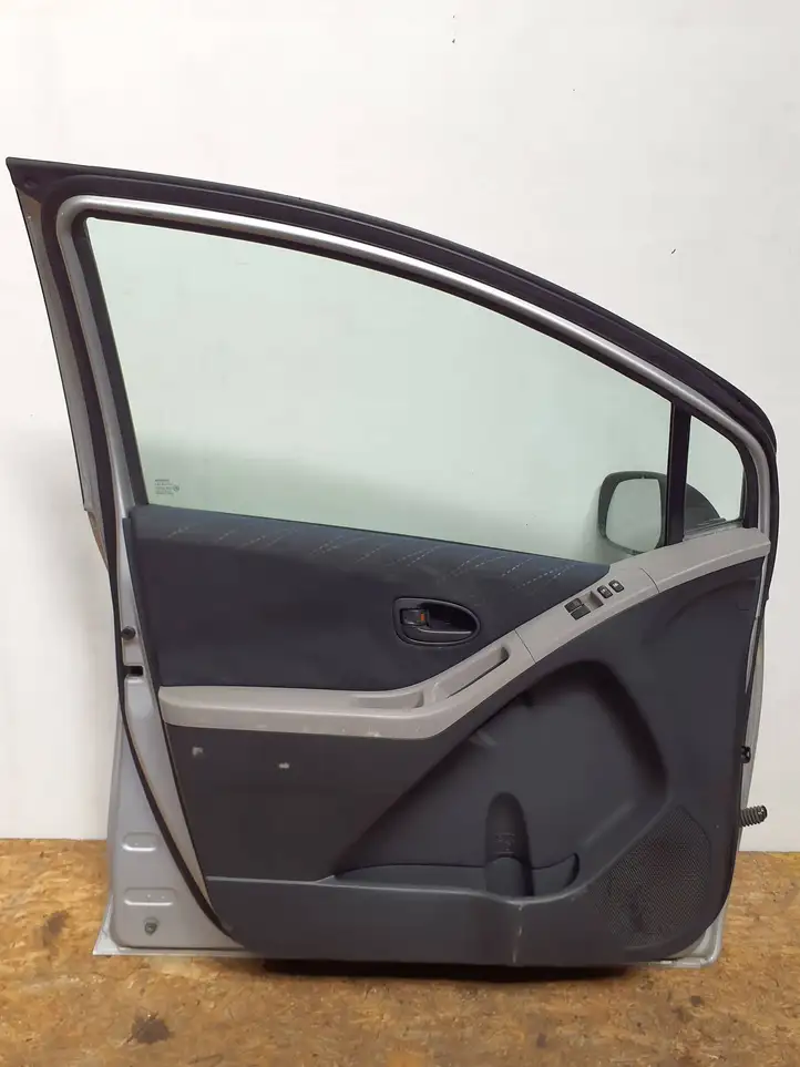 Toyota Yaris (2005 - 2009) Дверь — фото 9