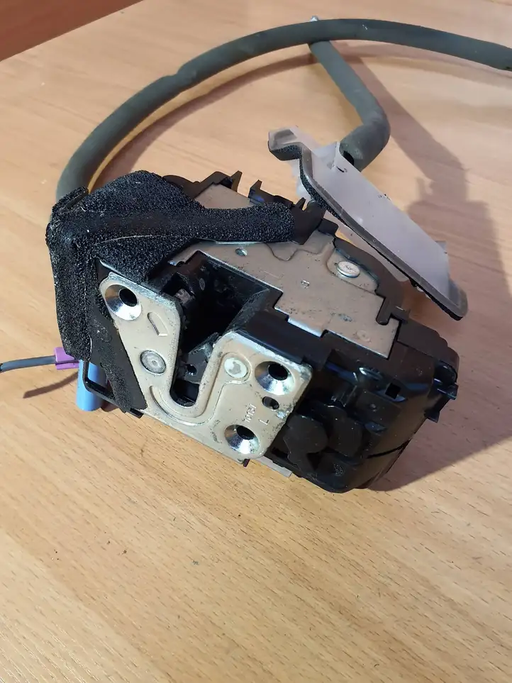 Infiniti Q50 (2013 - 2018) L53HFLC Замок передней двери — фото 2