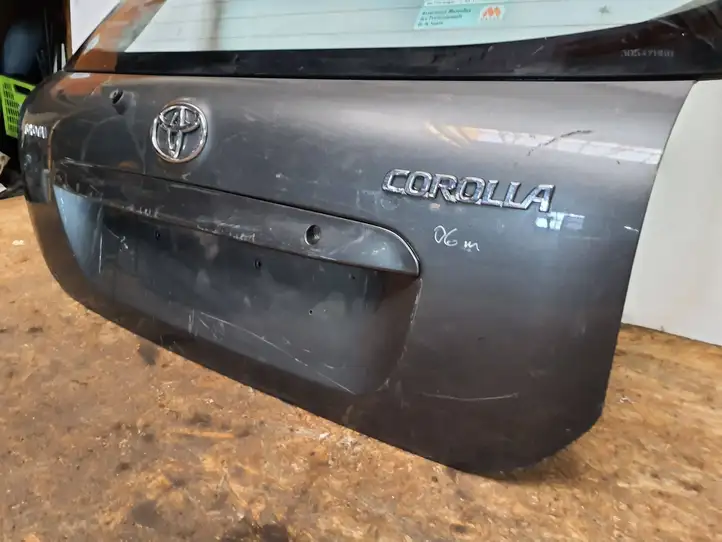 Toyota Corolla Verso E121 (2004 - 2007) Крышка багажника — фото 2