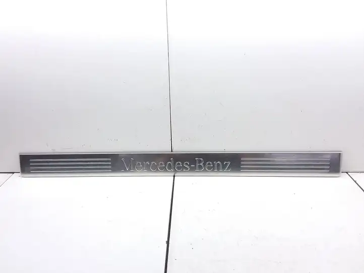Mercedes-Benz CLS C218,X218 (2011 - 2017) 2126860936 Отделка переднего порога — фото 1