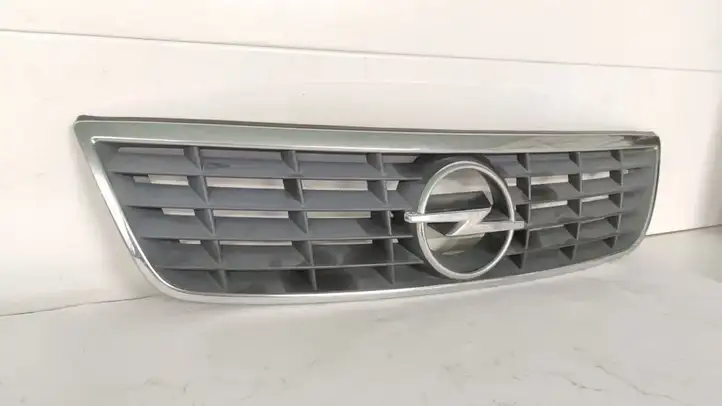 Opel Omega B2 (1999 - 2004) 6320093 Передняя решетка — фото 2