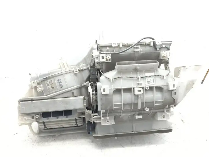 Toyota Prius (XW30) (2009 - 2015) 8705047150 Комплект системы вентиляции салона — фото 1