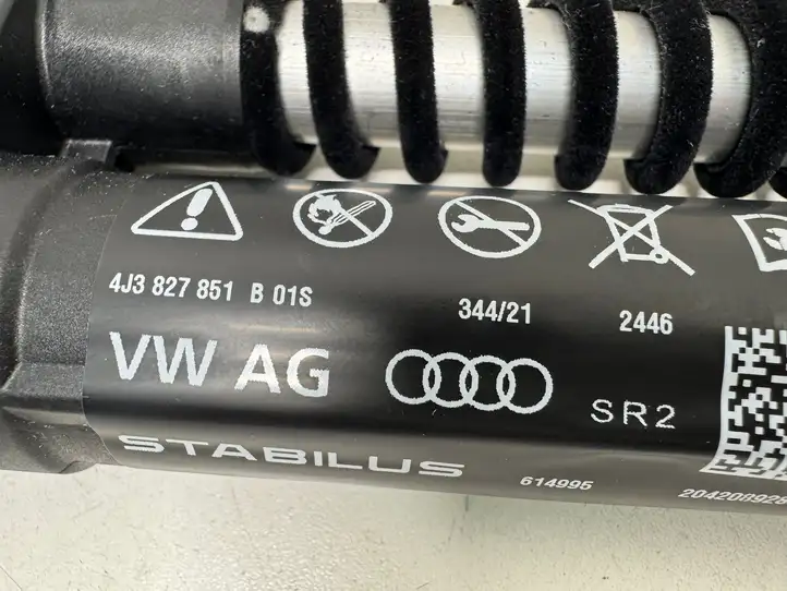 Audi E-tron GT (2020 - ) 4J3827851B Амортизатор крышки багажника — фото 4