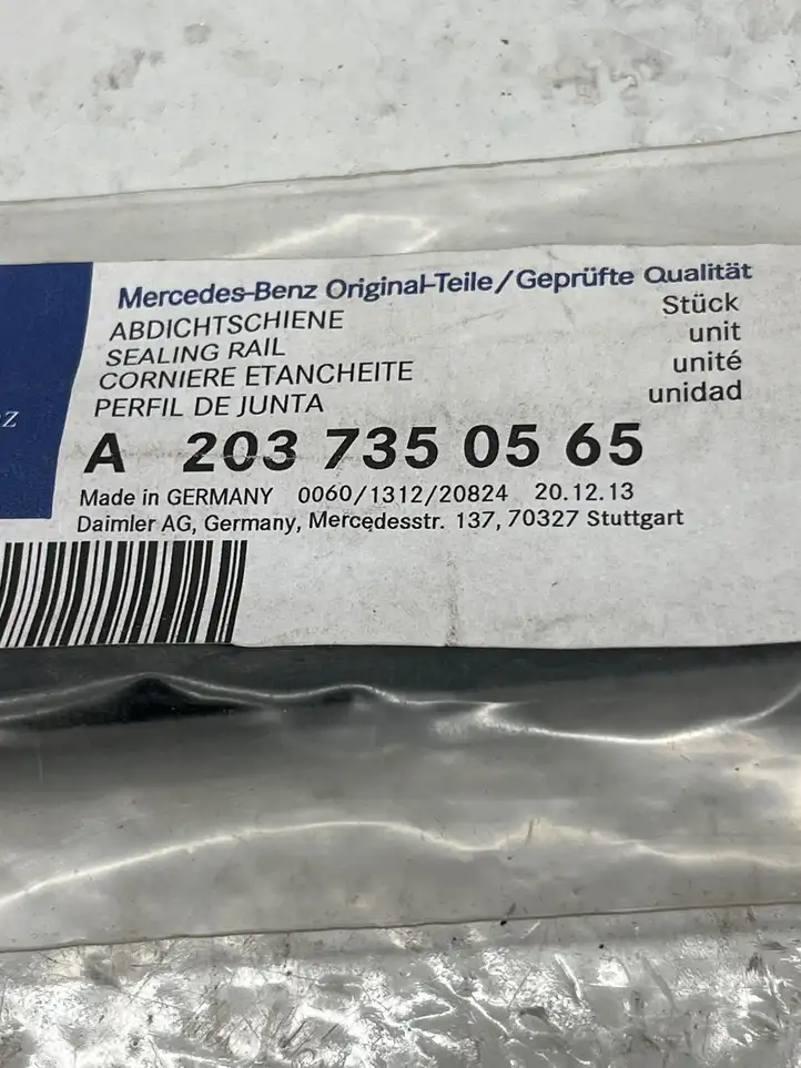 Mercedes-Benz C W203 (2000 - 2007) 2037350565 Накладка стекла задней двери — фото 3