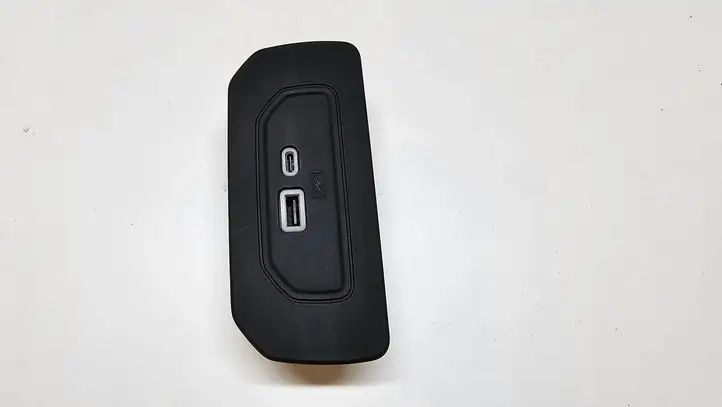 Jeep Grand Cherokee WL (2017 - 2022) 68422663AC USB модуль — фото 2