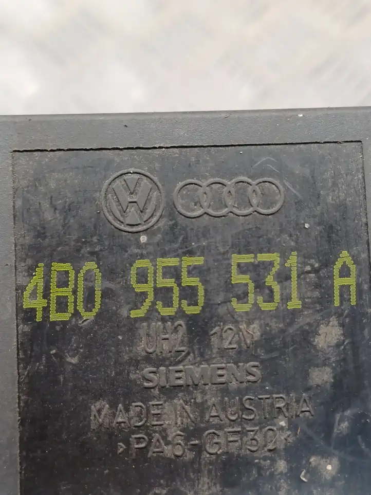 Skoda Octavia Mk1 (1U) (1996 - 2004) 4B0955531A Реле интервала стеклоочистителей — фото 3