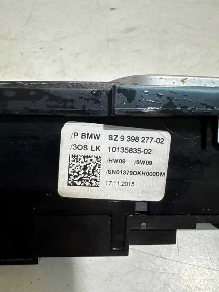 BMW 7 G11 G12 (2015 - 2022) 9398277 Кнопка парктроника — фото 5