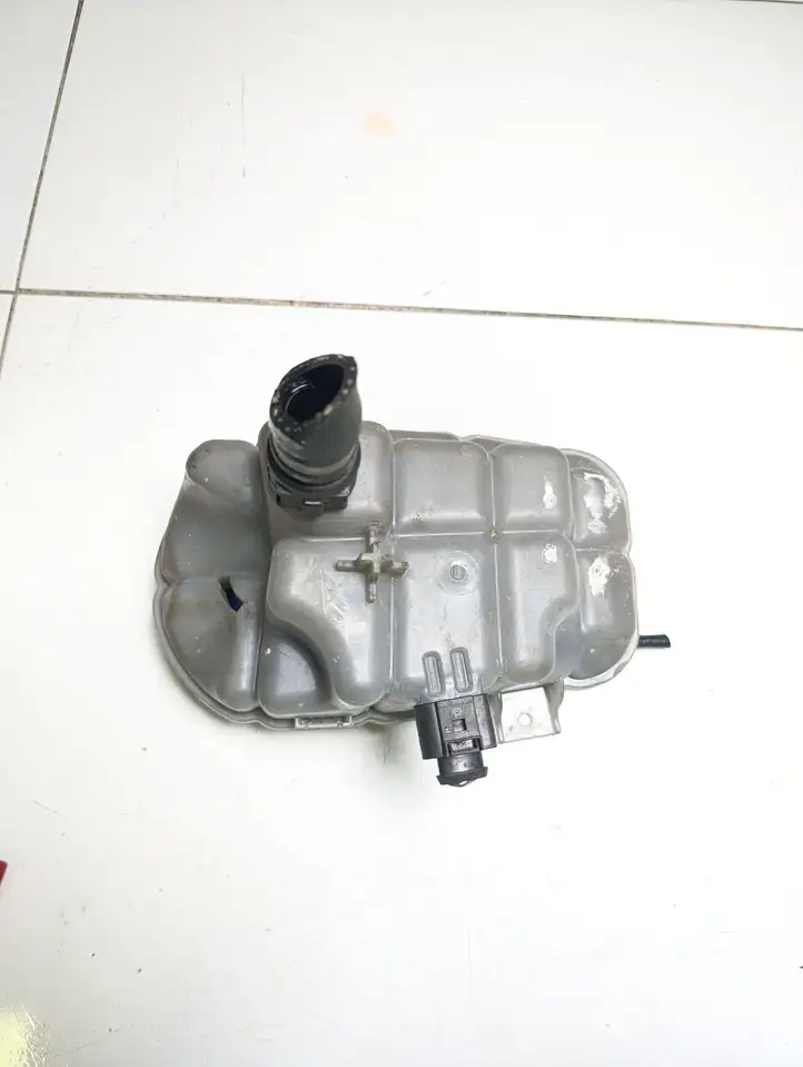 Audi A7 S7 4G (2010 - 2014) 4G0121403D Расширительный бачок — фото 4