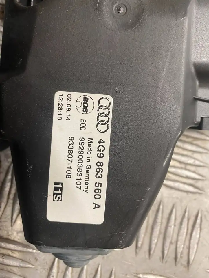 Audi A6 C7 (2014 - 2018) 4G9863560A Механизм шторки багажника — фото 8