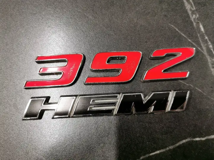 Dodge Challenger (2014 - ) Эмблема модели — фото 2