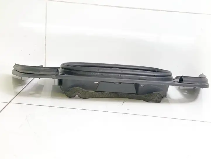 Nissan Leaf II (ZE1) (2017 - ) 657305SH0A Крышка зарядного разъема — фото 4