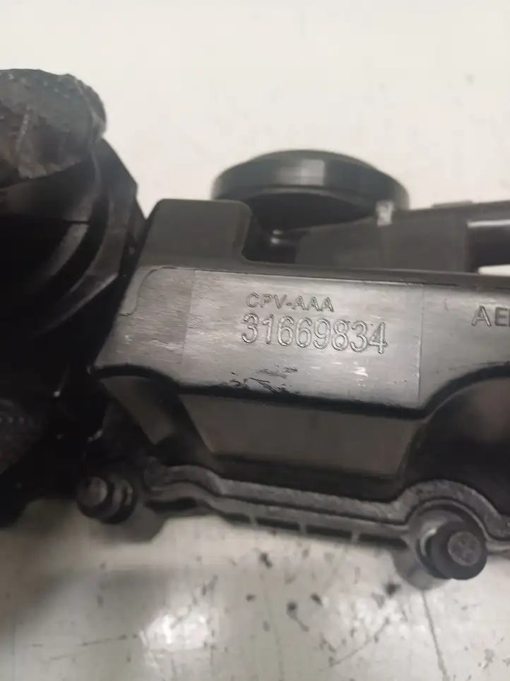 Volvo XC40 (2017 - ) 31669834 Шланг сапуна — фото 3