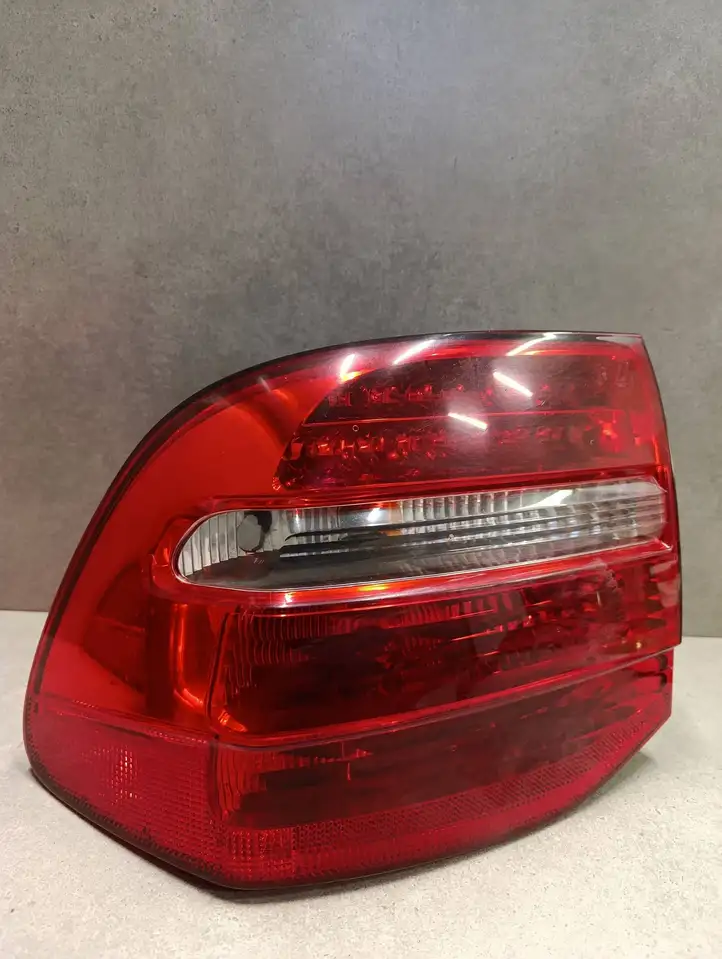 Porsche Cayenne (9PA) (2002 - 2010) 7L5945207 Задний фонарь в кузове — фото 1