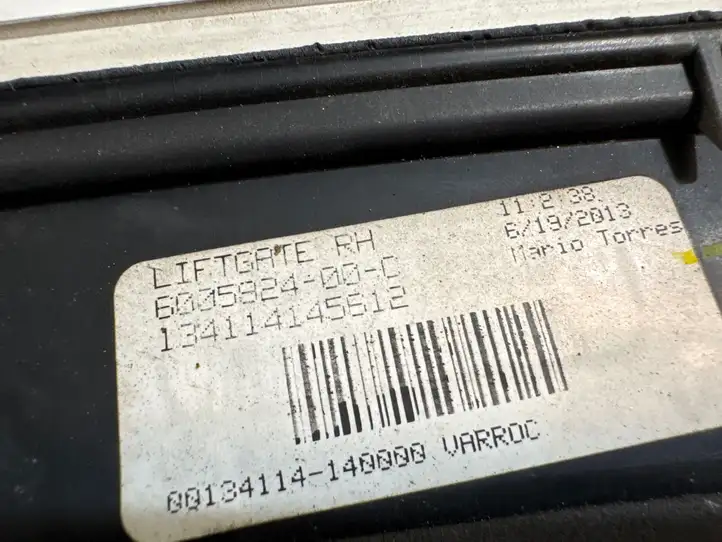 Tesla Model S (2012 - 2016) 00134116 Задний фонарь в крышке багажника — фото 5