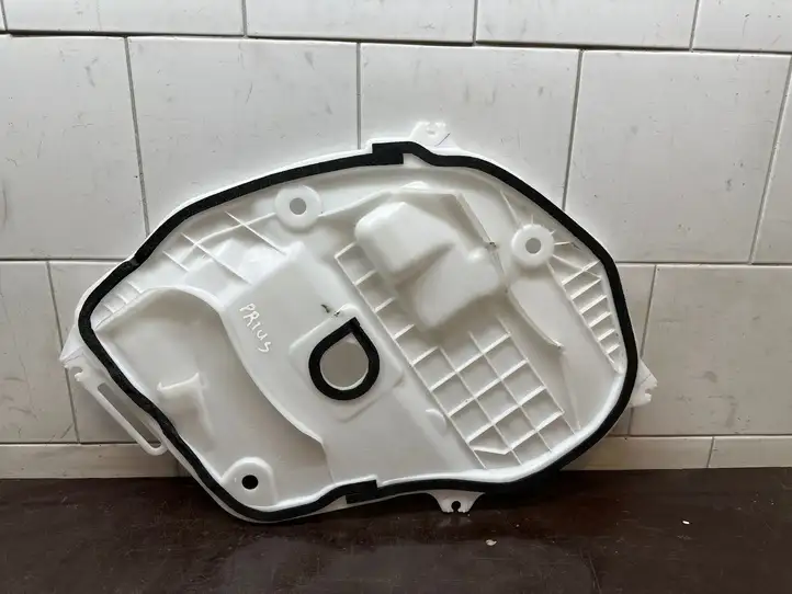 Toyota Prius (XW50) (2015 - ) 6783247100 Ветровик задней двери — фото 2