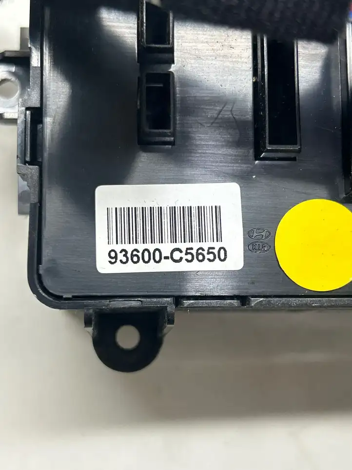 Kia Sorento (2017 - 2020) 93600C5650 Включатель AUTO HOLD — фото 3