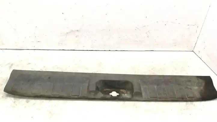 Nissan Pathfinder R51 (2005 - 2012) 84990EB300 Отделка порога багажника — фото 1
