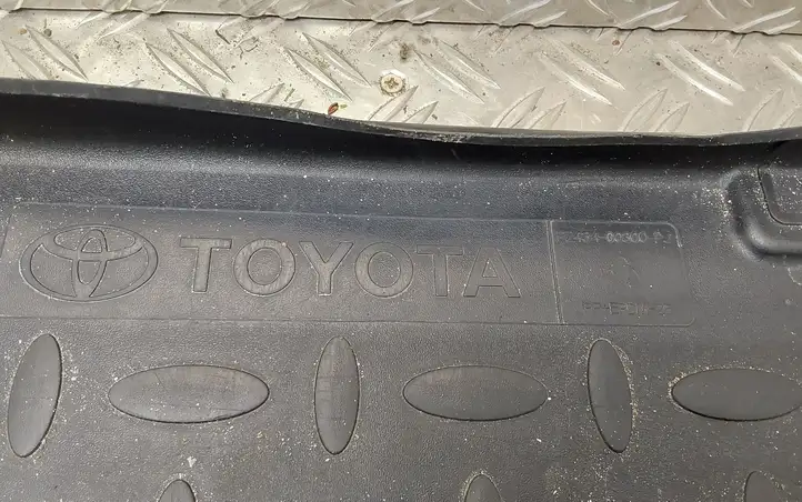 Toyota Prius (NHW20) (2003 - 2009) Резиновый коврик багажника — фото 2