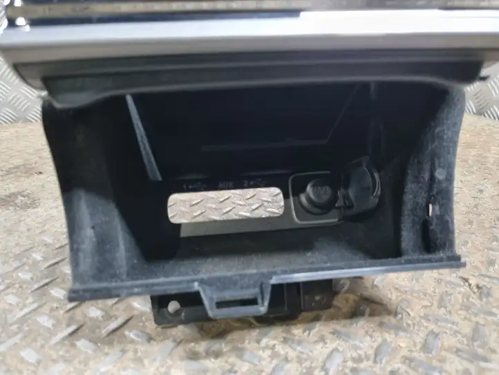 Jeep Grand Cherokee (2010 - 2021) X90029100AN Ящик центральной консоли — фото 5
