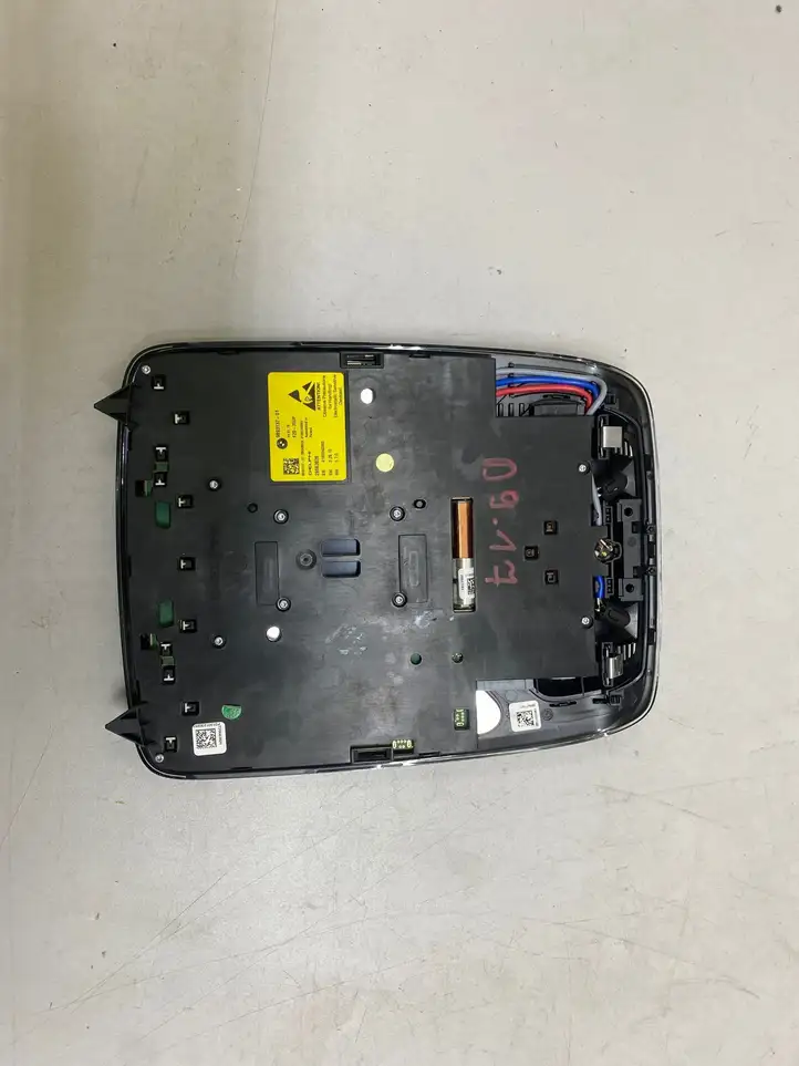 BMW 3 G20 G21 (2019 - ) 9893137 Передняя подсветка — фото 4