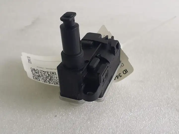 BMW 4 G22 G23 G24 G26 (2020 - ) 7378259 Замок крышки топливного бака — фото 5