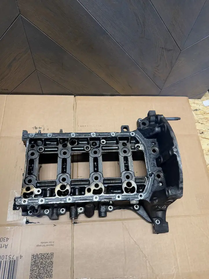 Peugeot 308 (2013 - 2021) 9685737310 Крышка коленчатого вала — фото 1