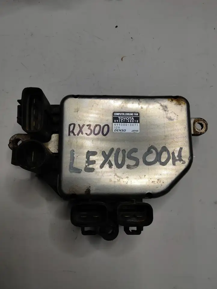 Lexus RX 300 (1997 - 2003) 8925748010 Блок управления вентилятором — фото 1