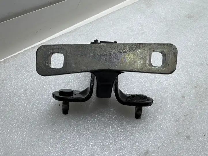 Tesla Model Y (2019 - 2024) 162494000A Петли крышки багажника — фото 2