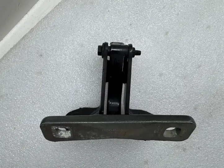 Tesla Model Y (2019 - 2024) 162494000A Петли крышки багажника — фото 3