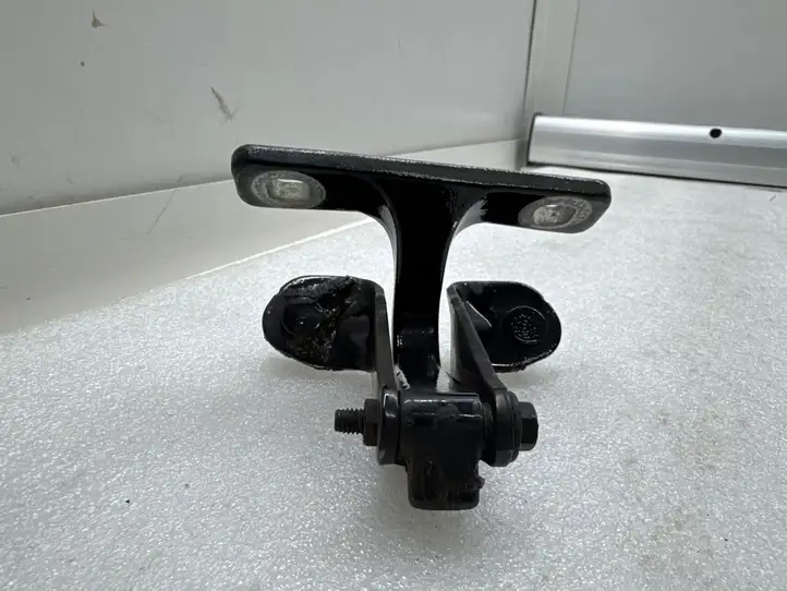 Tesla Model Y (2019 - 2024) 162494000A Петли крышки багажника — фото 5