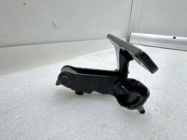 Tesla Model Y (2019 - 2024) 162494000A Петли крышки багажника — фото 6