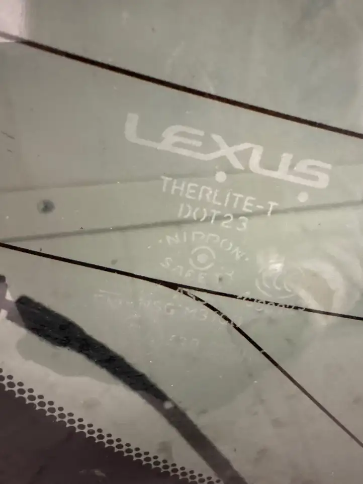Lexus NX (2014 - 2017) Открывающееся стекло крышки багажника — фото 2