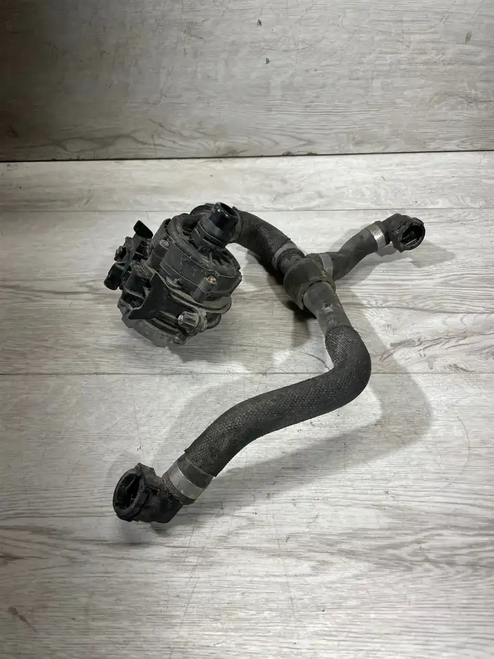 BMW M4 F82 F83 (2014 - 2020) 8637953 Электроциркуляционный насос — фото 3