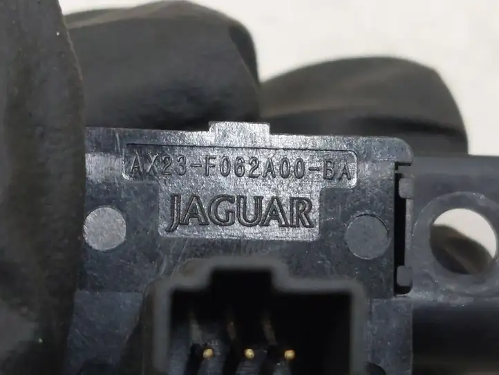 Jaguar XF (2007 - 2015) AX23F062A00BA Кнопка бардачка — фото 4