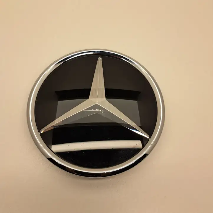 Mercedes-Benz E W213 (2016 - ) A0008880000 Эмблема автомобиля — фото 1