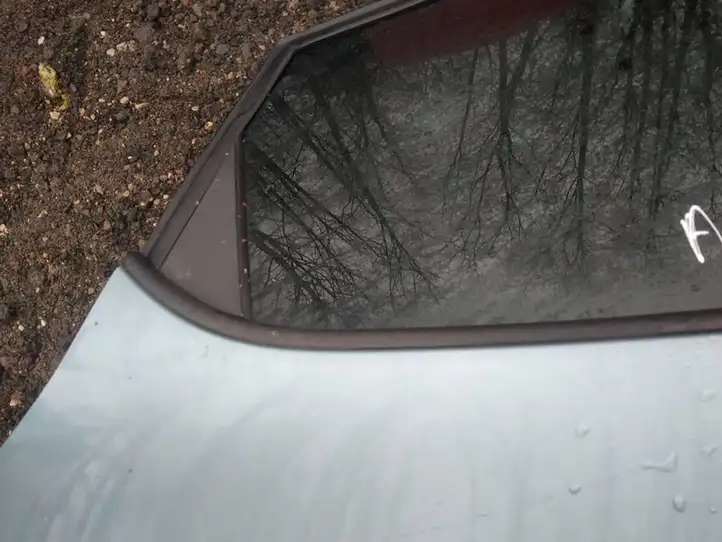 Seat Ibiza IV (6J,6P) (2008 - 2017) Накладка стекла задней двери — фото 3