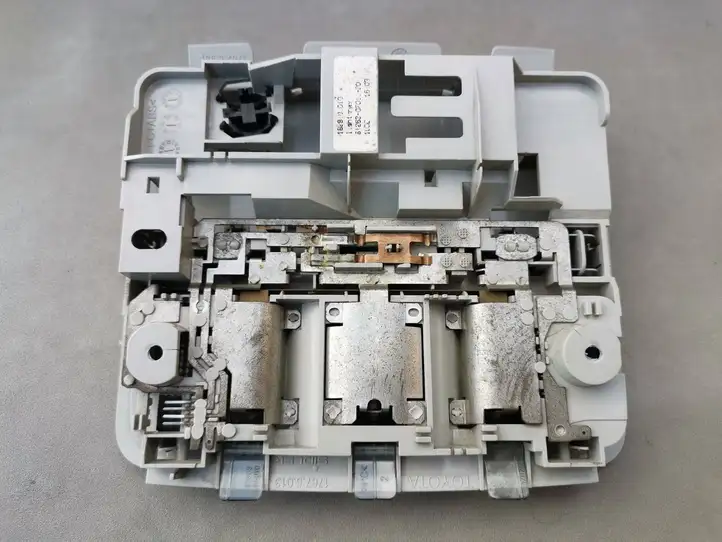 Toyota Avensis T250 (2003 - 2006) 8126305230 Передняя подсветка — фото 10
