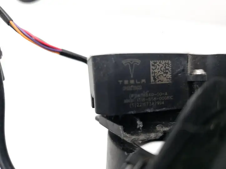 Tesla Model Y (2019 - 2024) 156630200G Крышка зарядного разъема — фото 6