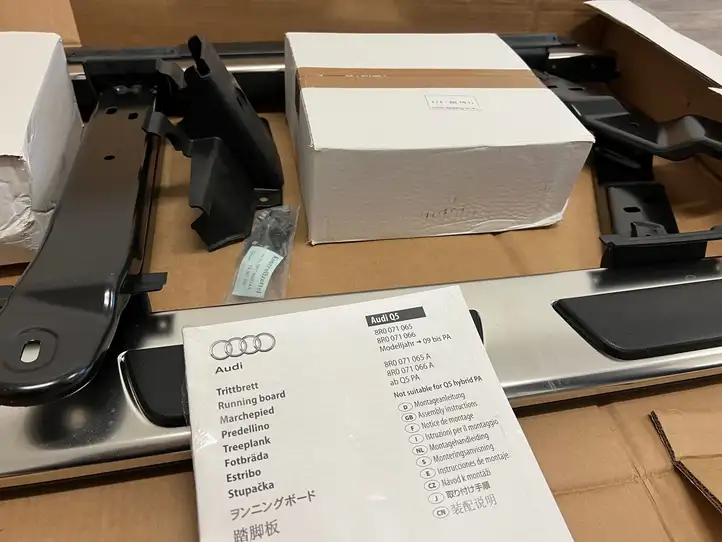 Audi Q5 SQ5 (2017 - ) 8R0071066A Наружная отделка переднего порога — фото 5