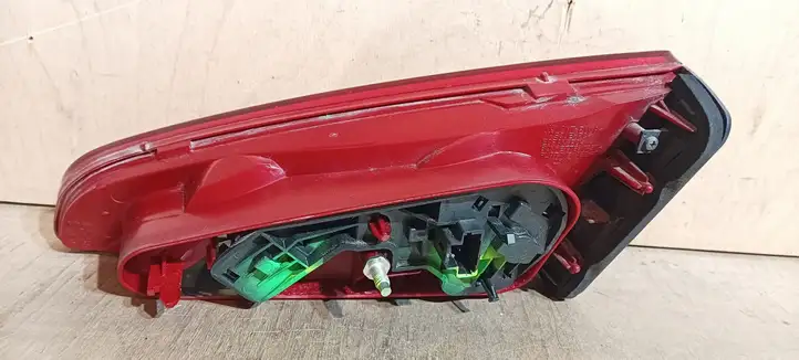 Peugeot 607 (2011 - 2018) Задний фонарь в крышке багажника — фото 20