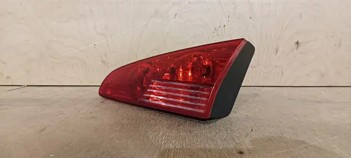 Peugeot 607 (2011 - 2018) Задний фонарь в крышке багажника — фото 10