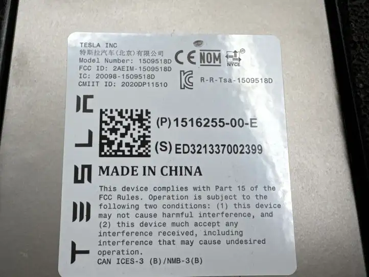 Tesla Model Y (2019 - 2024) 151625500E Наружная накладка стойки B — фото 5